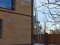 Проведение всех нужных коммуникаций в доме важно предусмотреть еще на стадии его строительства.